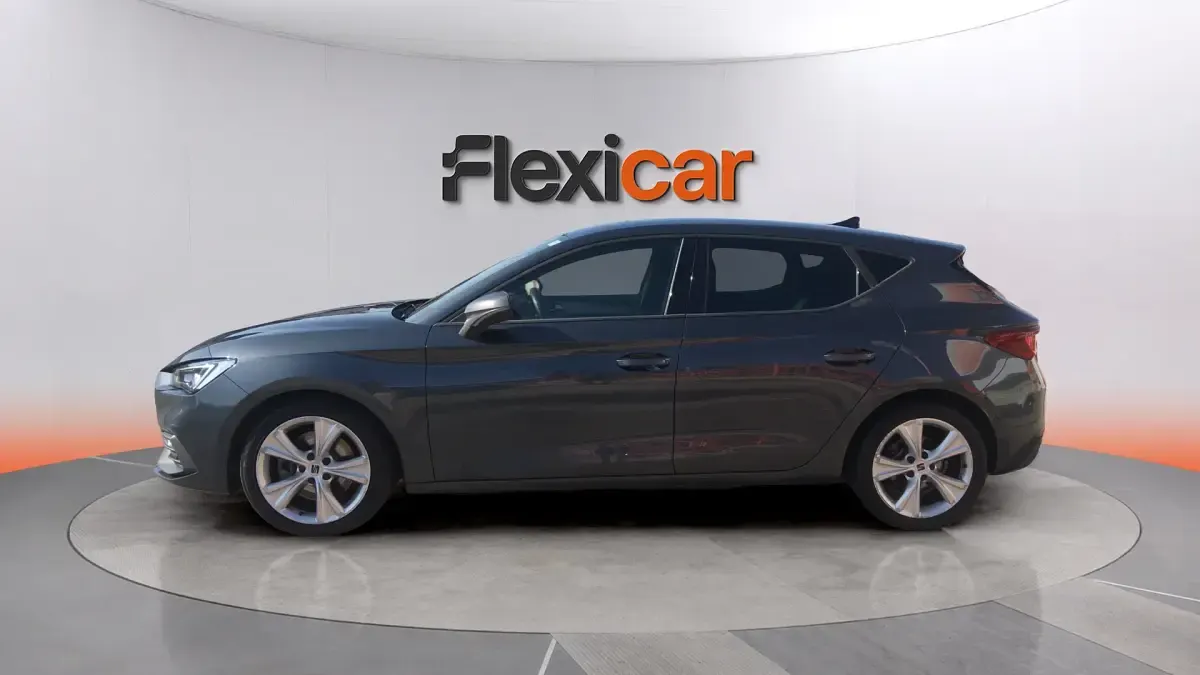 Usado Seat Leon FR 150 CV (110 kW) 2022 Negro Berlina