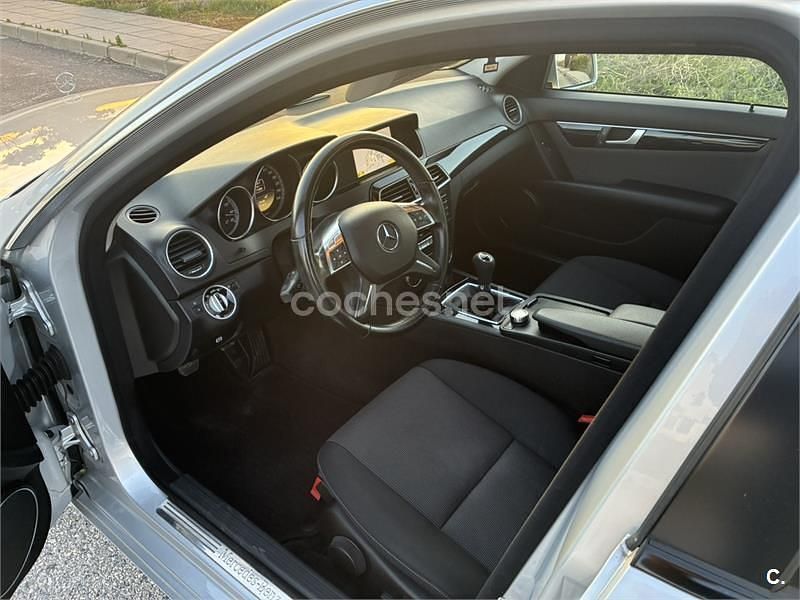 Usado Mercedes C180 120 CV (88 kW) 2011 Gris / plata Berlina