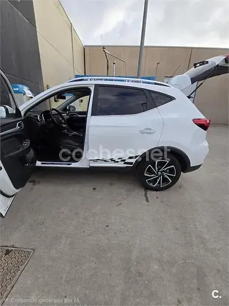 Usado MG ZS Luxury 111 CV (81 kW) 2023 Blanco SUV