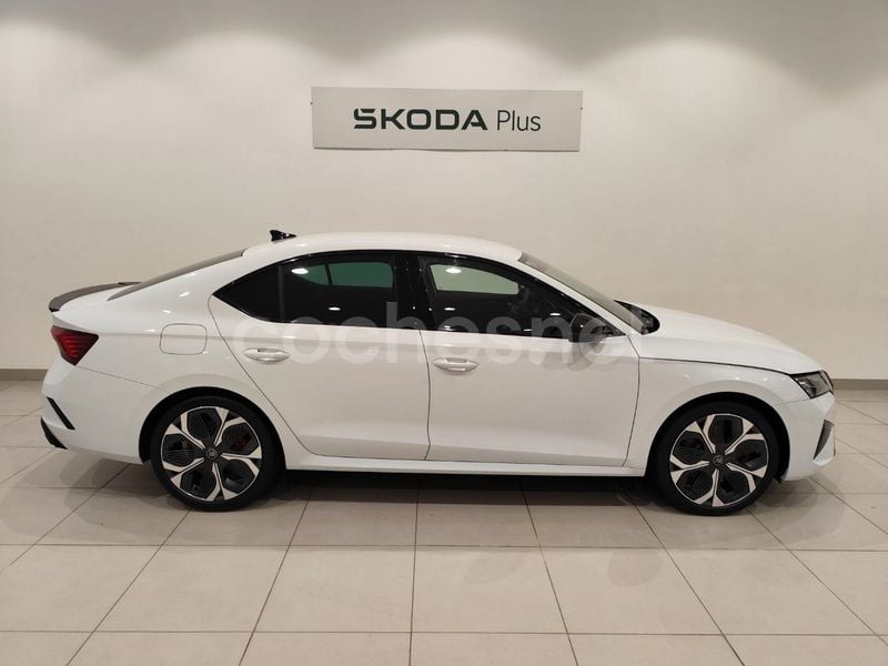 Usado Skoda Octavia RS 265 CV (194 kW) 2025 Blanco Berlina