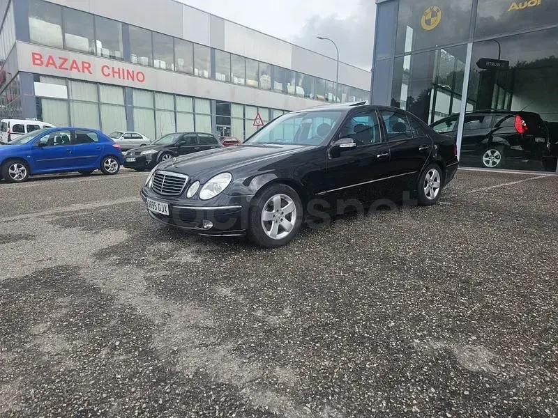 Usado Mercedes E320 Avantgarde 204 CV (150 kW) 2004 Negro Berlina