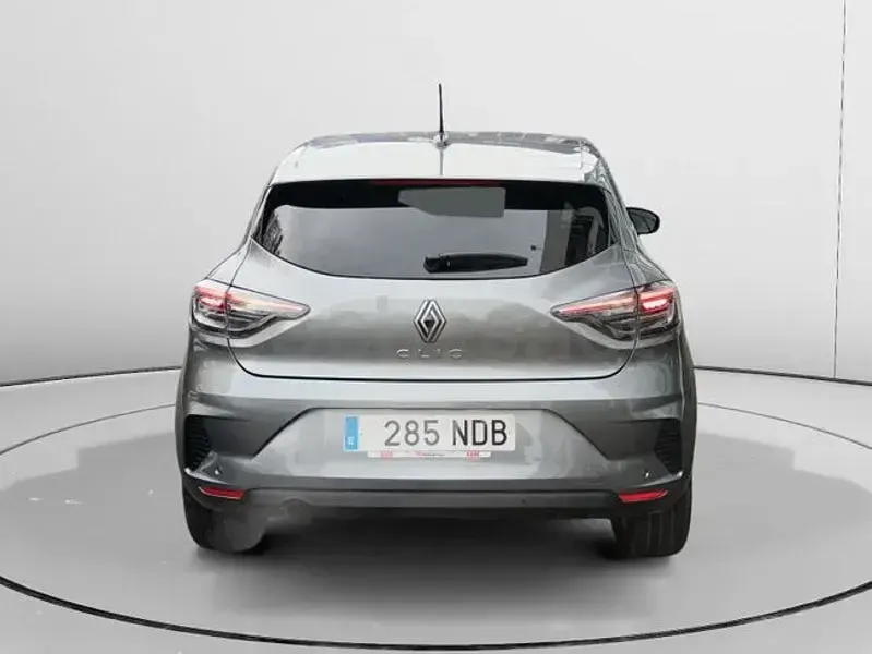 Usado Renault Clio V Evolution 100 CV (73 kW) 2025 Gris / plata Berlina