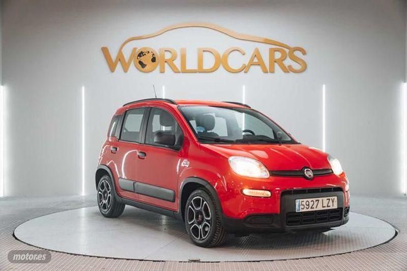 Usado Fiat Panda 69 CV (50 kW) 2022 Rojo Berlina