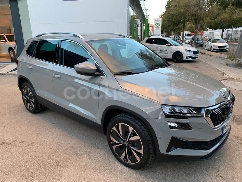 Gris / plata Nuevo 2025 Skoda Karoq SUV | 29.990 € (Un poco caro) - Imagen 1/4