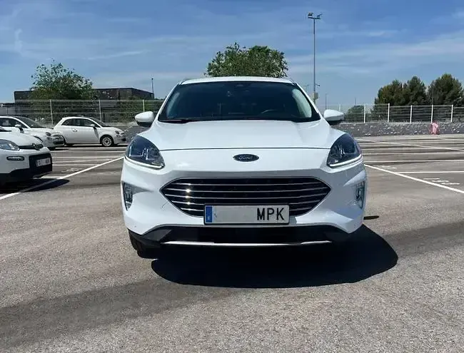 Usado Ford Kuga Titanium 225 CV (165 kW) 2024 Blanco SUV