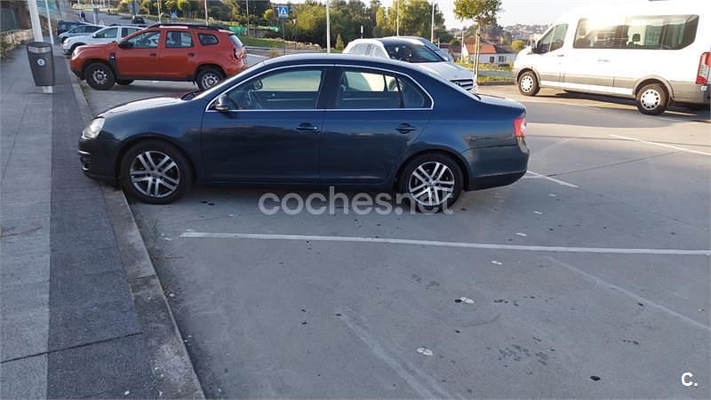 Usado VW Jetta Advance 105 CV (77 kW) 2007 Azul Berlina