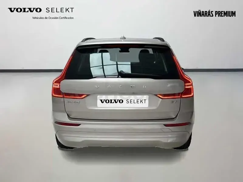 Usado Volvo XC60 Core 197 CV (144 kW) 2023 Gris / plata SUV