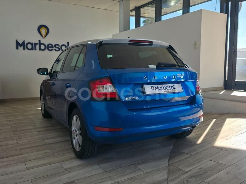 Usado Skoda Fabia Active 95 CV (69 kW) 2021 Azul Berlina