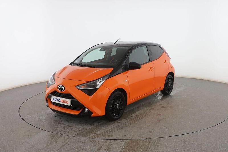 Usado Toyota Aygo X-play 72 CV (52 kW) 2019 Naranja Utilitario