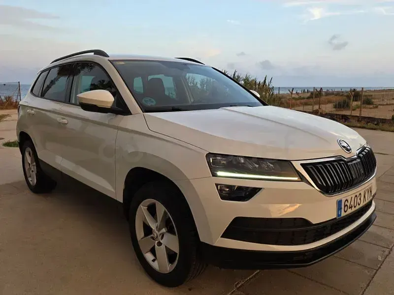 Usado Skoda Karoq Style 150 CV (110 kW) 2019 Blanco SUV