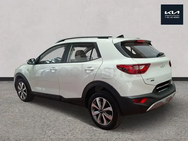 Usado Kia Stonic 100 CV (73 kW) 2025 Blanco SUV