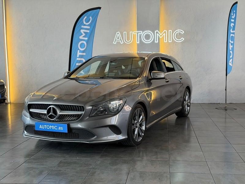 Usado Mercedes CLA220 Shooting Brake 177 CV (130 kW) 2017 Gris / plata Familiar