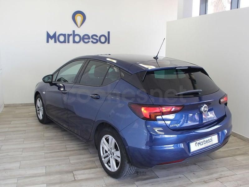 Usado Opel Astra GS Line 110 CV (80 kW) 2020 Azul Berlina