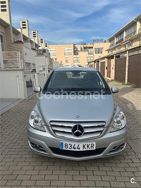 Usado Mercedes B180 116 CV (85 kW) 2010 Gris / plata Monovolumen