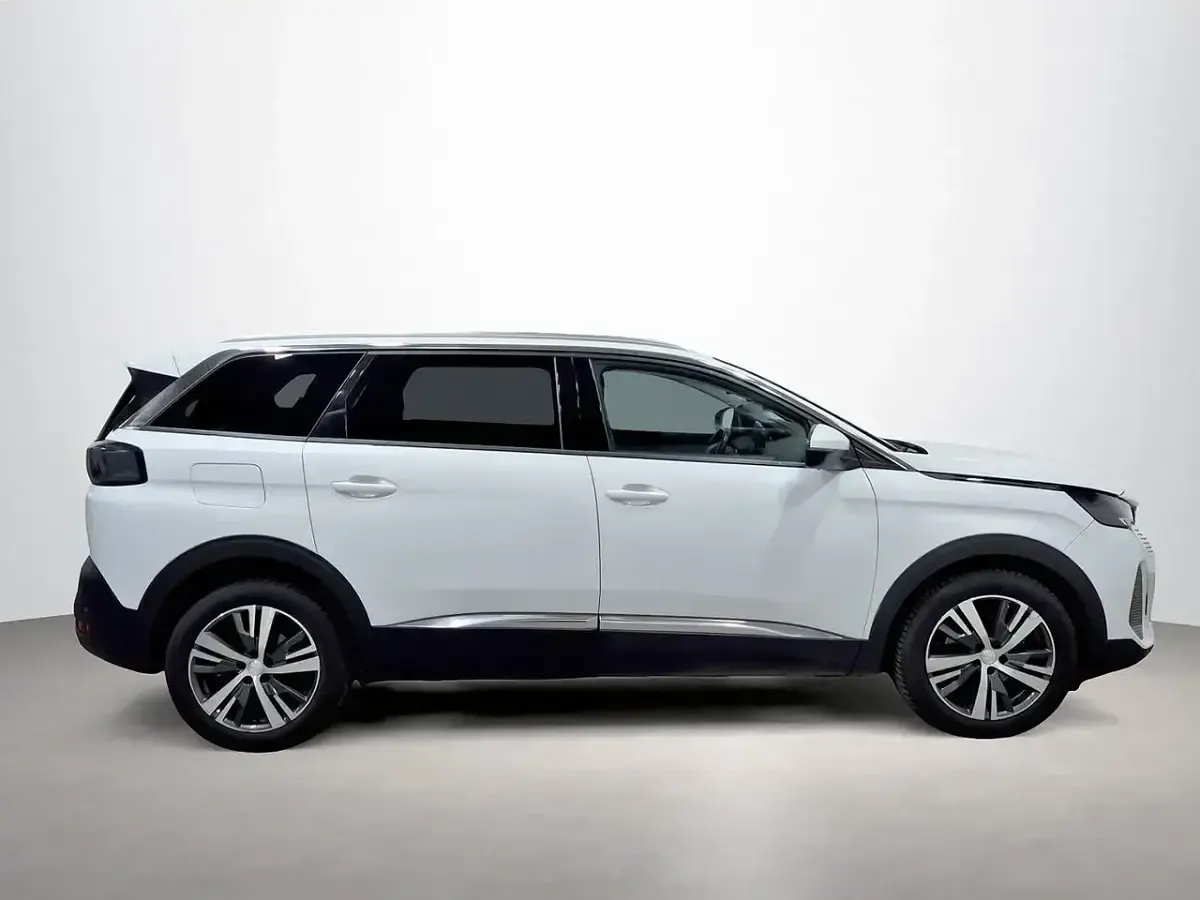 Usado Peugeot 5008 Allure 131 CV (96 kW) 2020 Blanco SUV