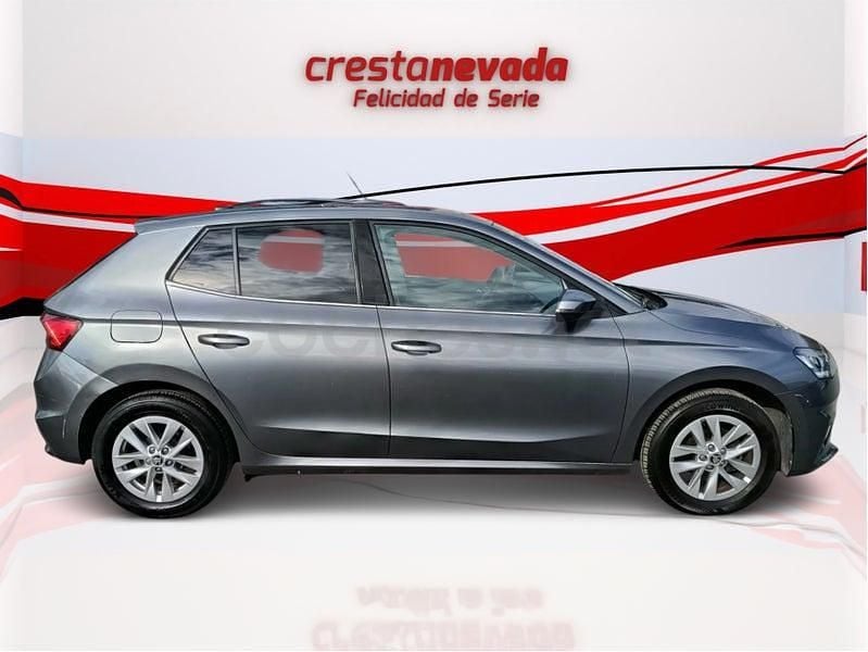 Usado Skoda Fabia Essence 80 CV (58 kW) 2024 Gris / plata Berlina