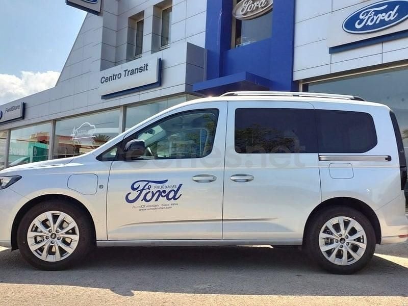Usado Ford Tourneo Titanium 150 CV (110 kW) 2025 Gris / plata Monovolumen