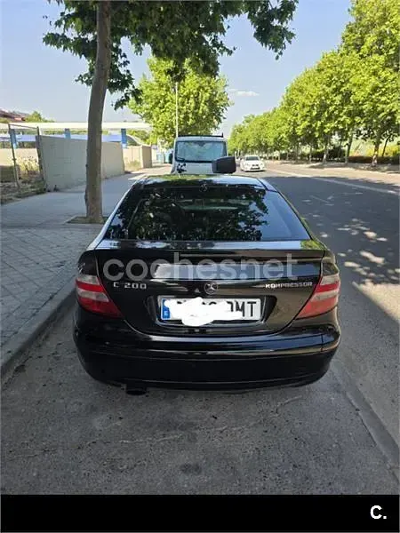 Usado Mercedes C200 163 CV (119 kW) 2003 Negro Berlina
