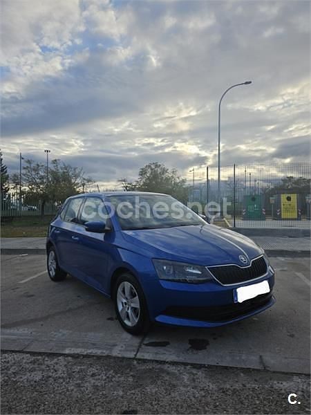 Usado Skoda Fabia Ambition 75 CV (55 kW) 2018 Azul Berlina