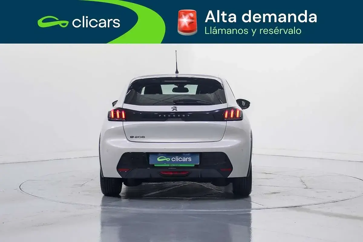 Usado Peugeot e-208 Allure 100 kW (136 CV) 2020 Blanco Utilitario