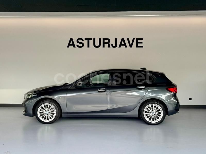 Gris / plata Usado 2020 BMW 118 Comfort Edition Utilitario | 12.990 € (Un poco caro) - Imagen 1/4
