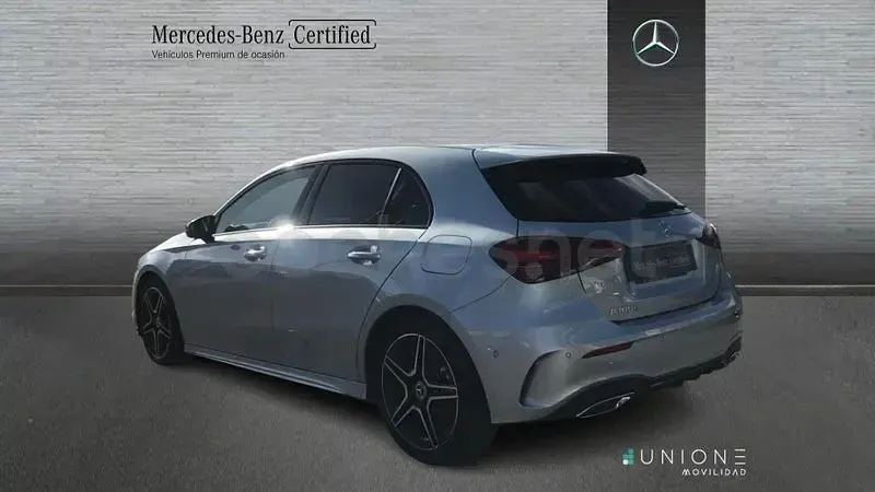 Usado Mercedes A180 116 CV (85 kW) 2026 Gris / plata Berlina