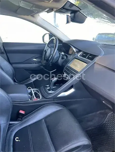 Usado Jaguar E-Pace R-Dynamic 180 CV (132 kW) 2020 Gris / plata SUV
