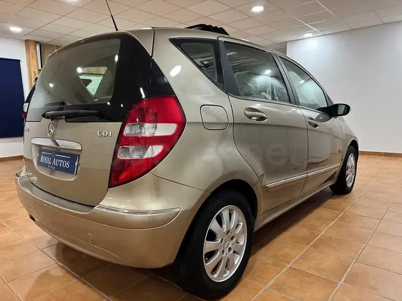 Usado Mercedes A180 Elegance 109 CV (80 kW) 2006 Beige Monovolumen