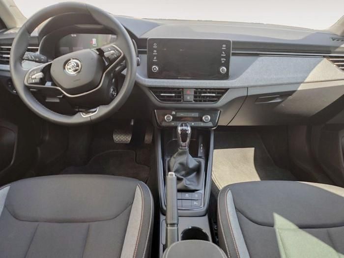 Usado Skoda Scala Selection 115 CV (84 kW) 2025 Gris plata Utilitario