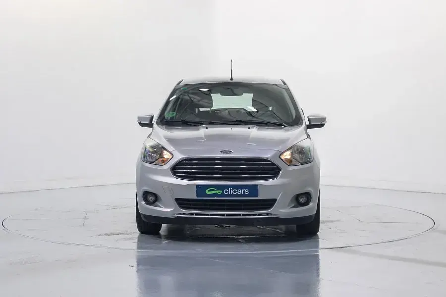 Usado Ford Ka Plus Ultimate 85 CV (62 kW) 2018 Gris / plata Utilitario