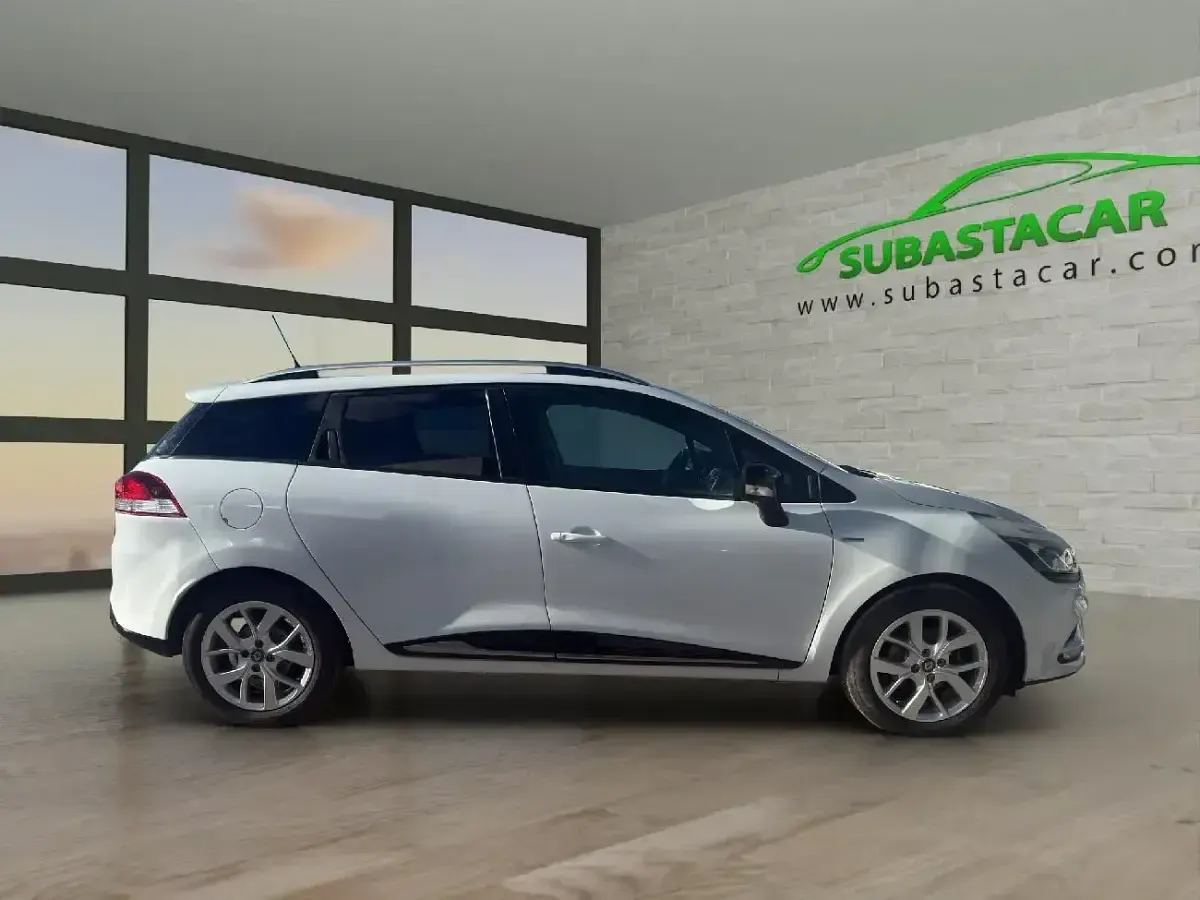 Usado Renault Clio LIMITED 90 CV (66 kW) 2018 Blanco Familiar