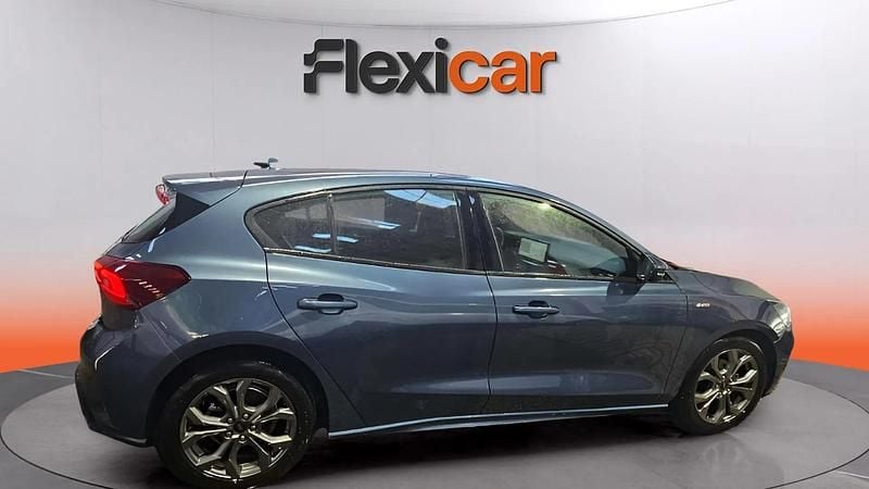 Begagnad Ford Focus ST-Line 125 HK (91 kW) 2023 Blå Sedan