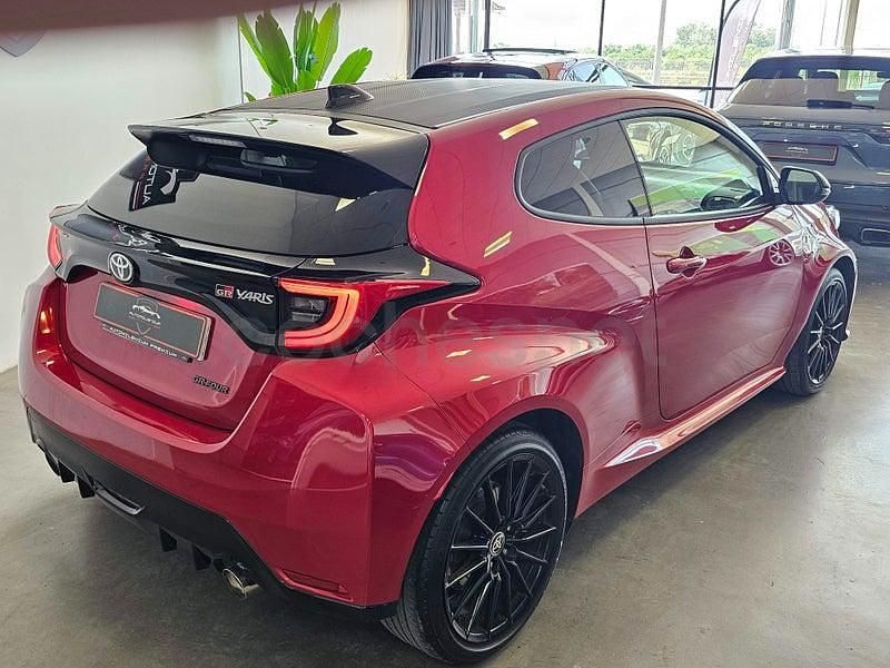 Usado Toyota Yaris 261 CV (191 kW) 2021 Rojo Utilitario