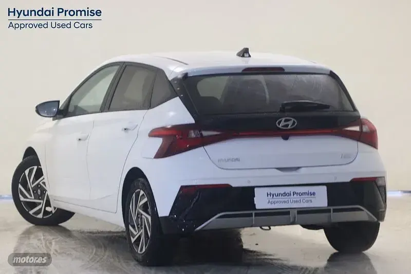 Usado Hyundai i20 101 CV (74 kW) 2025 Blanco Utilitario