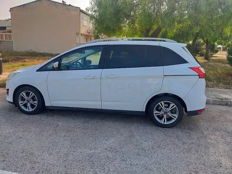 Usado Ford C-MAX 125 CV (91 kW) 2014 Blanco Monovolumen