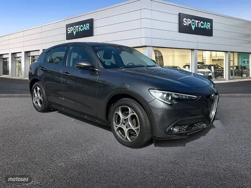Usado Alfa Romeo Stelvio Sprint 190 CV (139 kW) 2021 Gris SUV