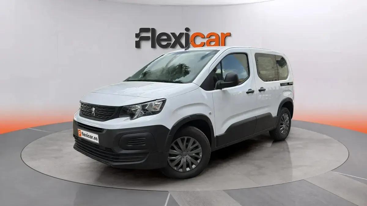 Begagnad Peugeot Rifter Active 110 HK (80 kW) 2023 Vit Minibuss