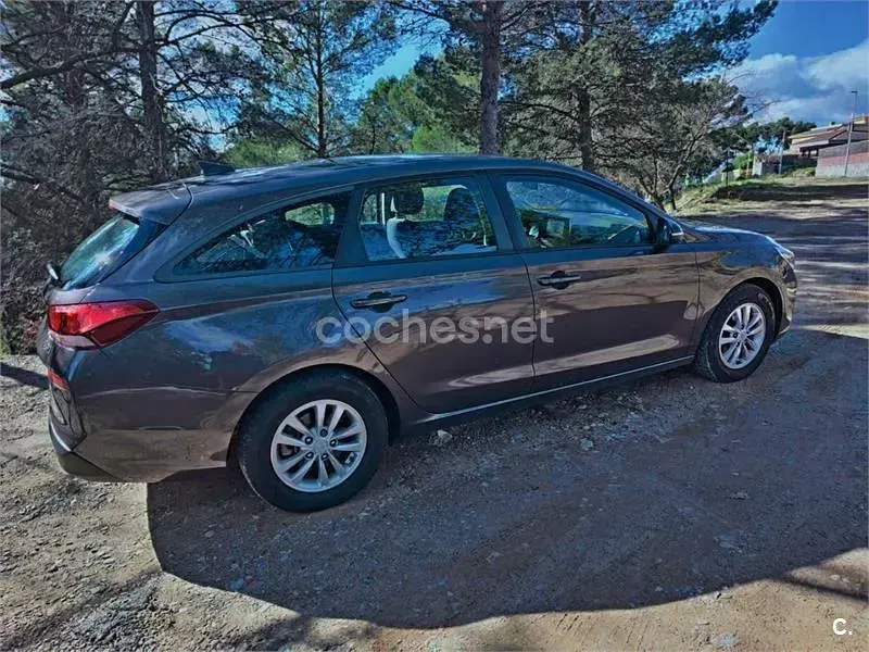 Usado Hyundai i30 110 CV (80 kW) 2017 Beige Familiar
