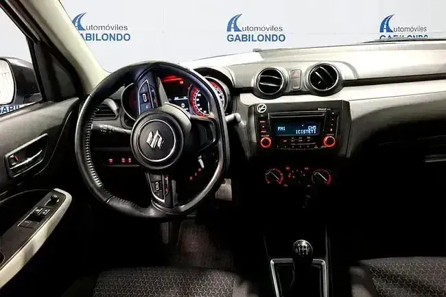 Usado Suzuki Swift 83 CV (61 kW) 2022 Blanco Utilitario
