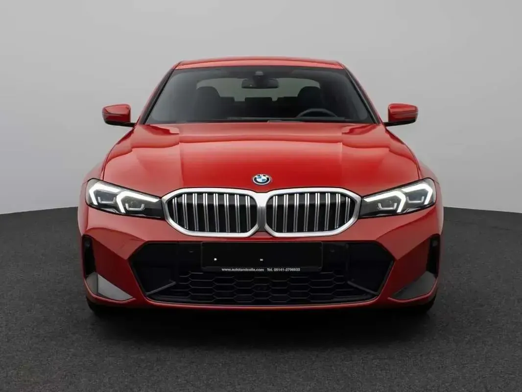Usado BMW 330e M Sport 292 CV (214 kW) 2023 Rojo Berlina