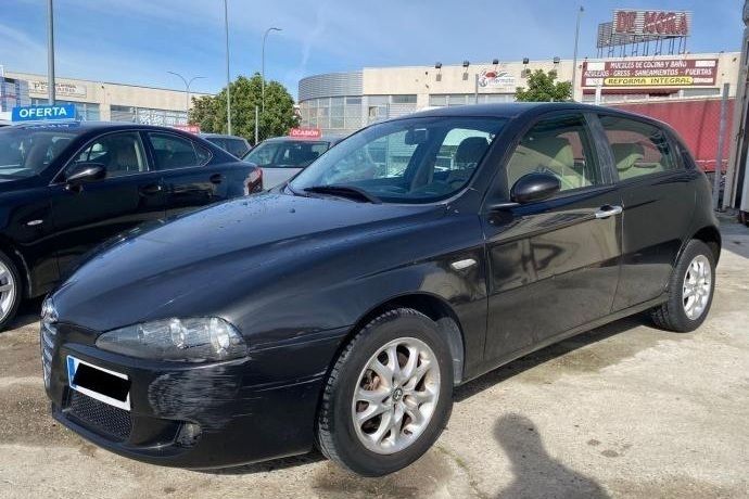Usado Alfa Romeo 147 2005 Negro Utilitario