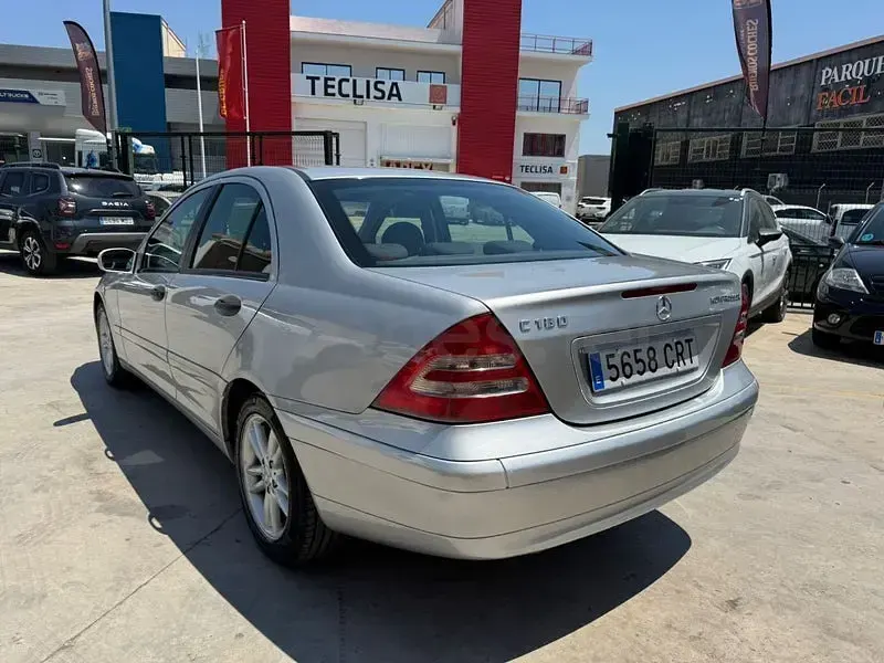 Usado Mercedes C180 Classic 143 CV (105 kW) 2004 Gris / plata Berlina