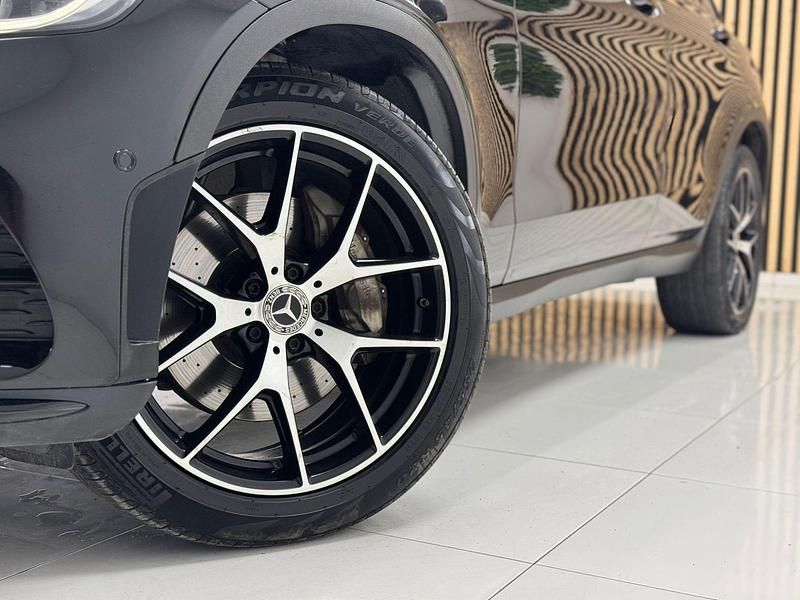 Usado Mercedes GLC220 194 CV (142 kW) 2019 Negro SUV