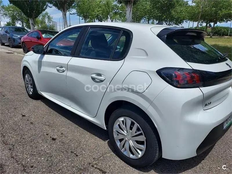 Usado Peugeot 208 Active 100 CV (73 kW) 2022 Blanco Utilitario