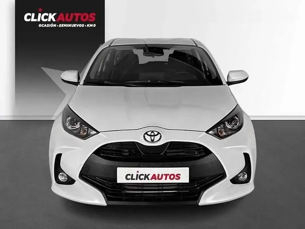 Usado Toyota Yaris Active 116 CV (85 kW) 2024 Blanco Utilitario
