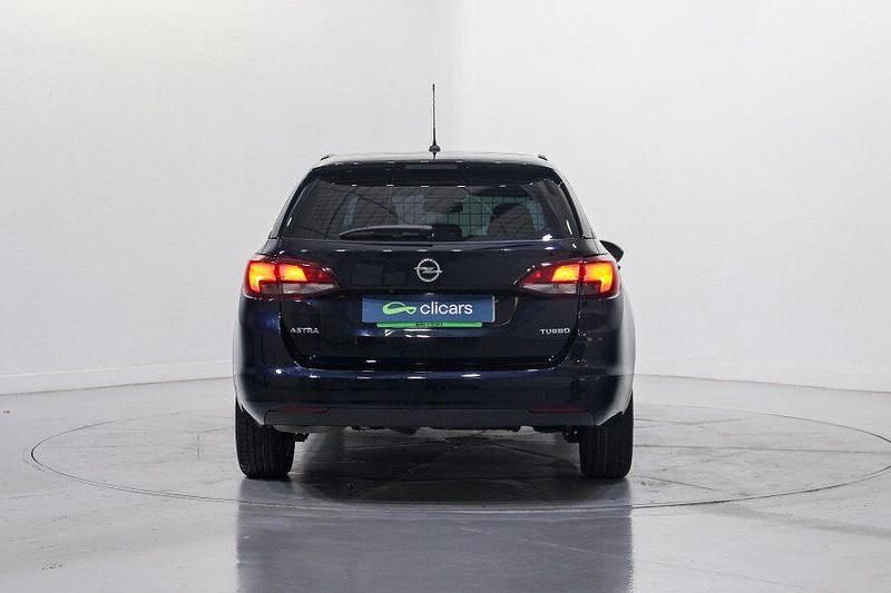 Usado Opel Astra Dynamic 125 CV (91 kW) 2019 Negro Berlina