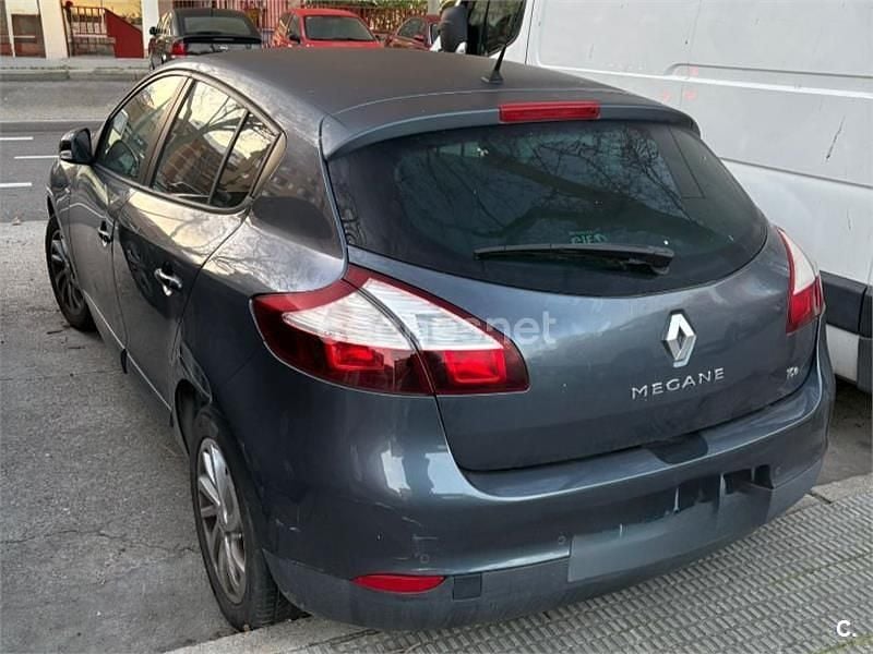 Usado Renault Mégane LIMITED 115 CV (84 kW) 2015 Gris / plata Berlina