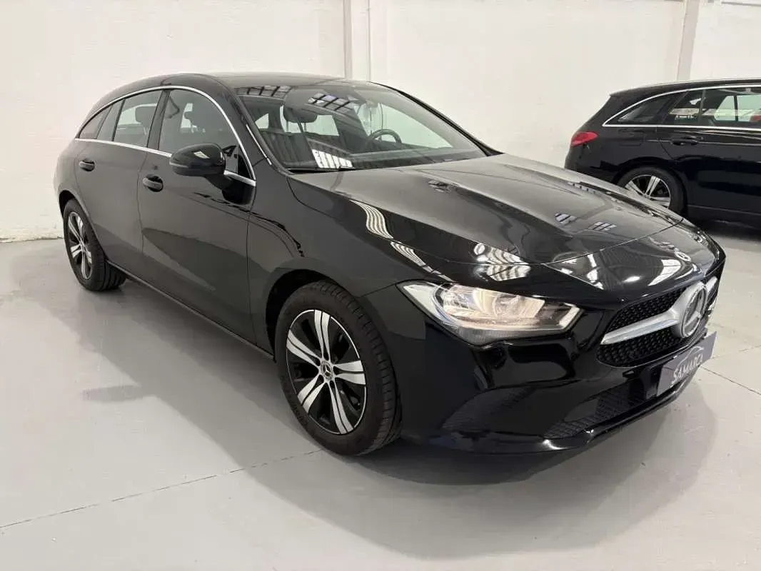 Usado Mercedes CLA200 Shooting Brake 150 CV (110 kW) 2021 Negro Familiar