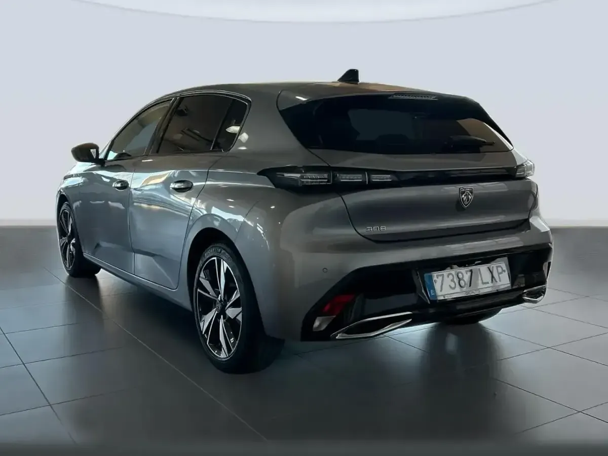 Usado Peugeot 308 Allure 131 CV (96 kW) 2022 Gris Utilitario
