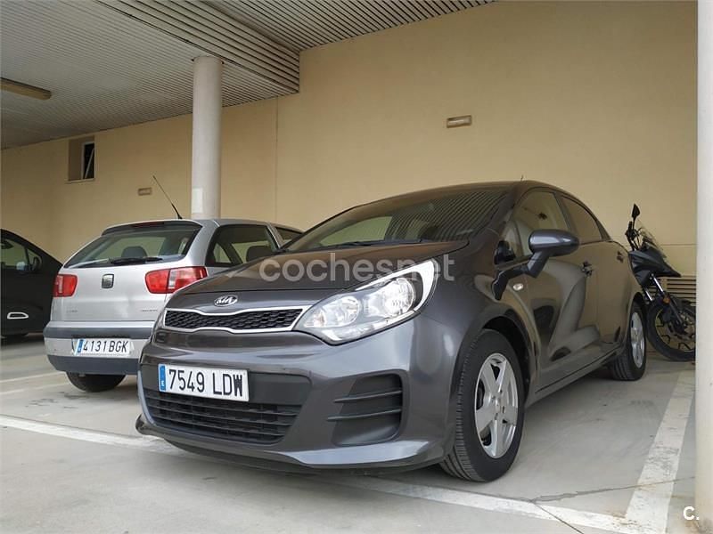 Usado Kia Rio 84 CV (61 kW) 2016 Gris / plata Utilitario